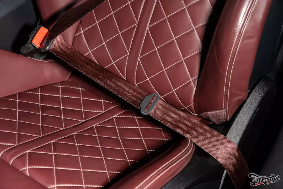Audi TT. Цветные ремни безопасности и пошив руля!